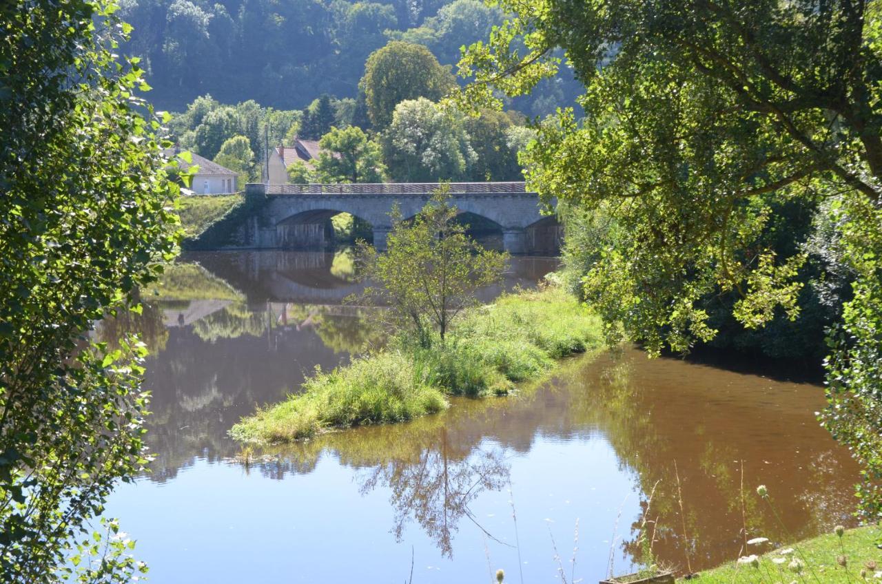 Gite Au Bord De L'Eau Jusqu'A 8 Personnes Chambon-sur-Voueize Eksteriør billede